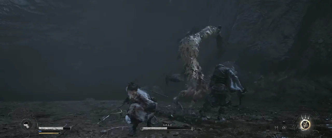 In a misty cave, the hero, crouched with his sword in hand, faces a boss covered in shells; at the bottom of the screen, the hero's gauges, the boss health bar and the techniques.
